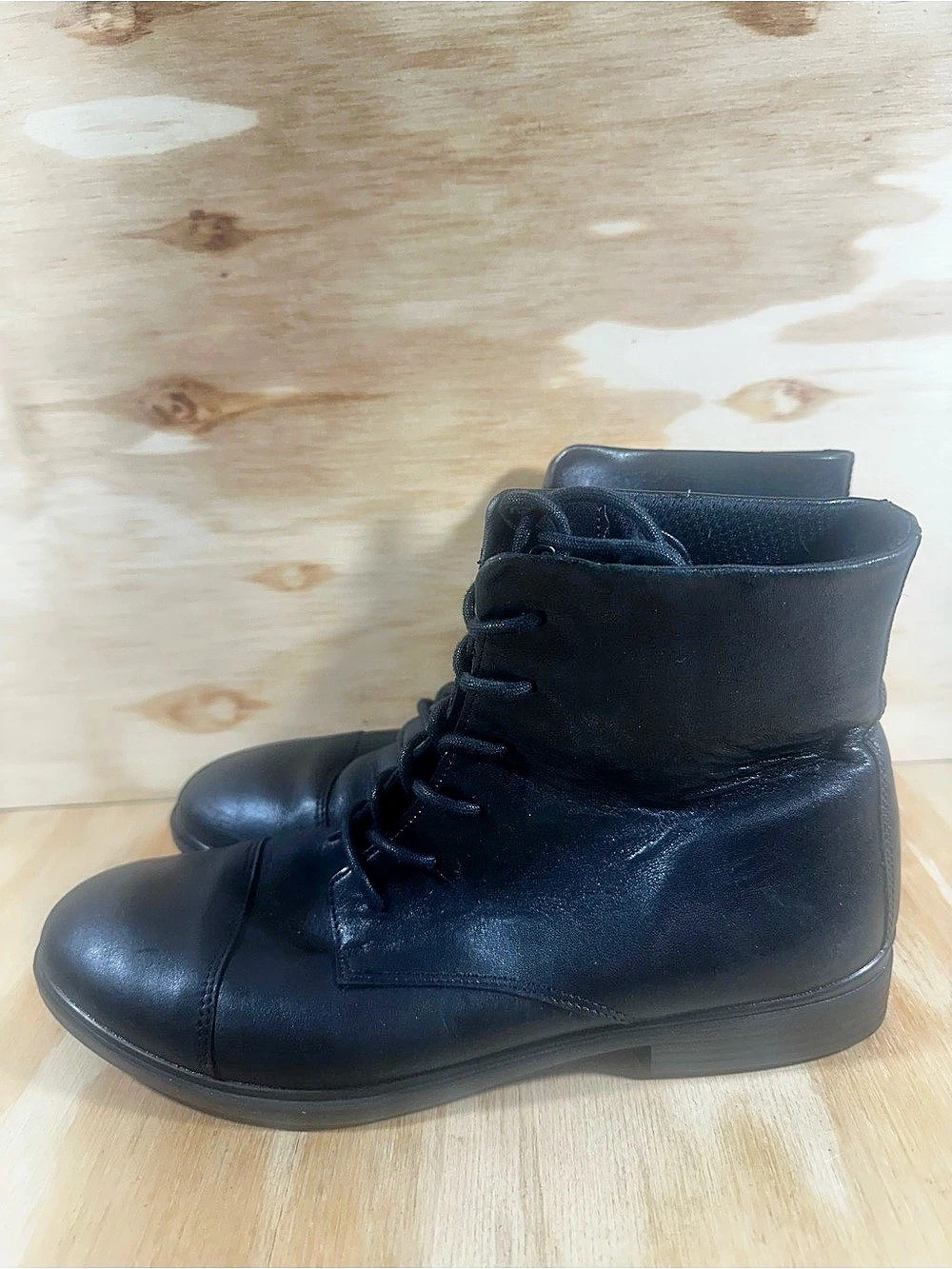 Ecco Black Leather Lace-Up Boots Women’s Size 9.5